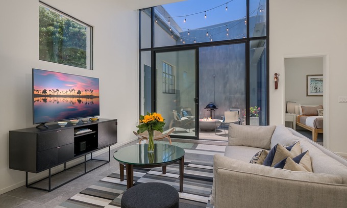 Golden Hill Apartamento | Historic Post Office Loft w/firepit near Zoo