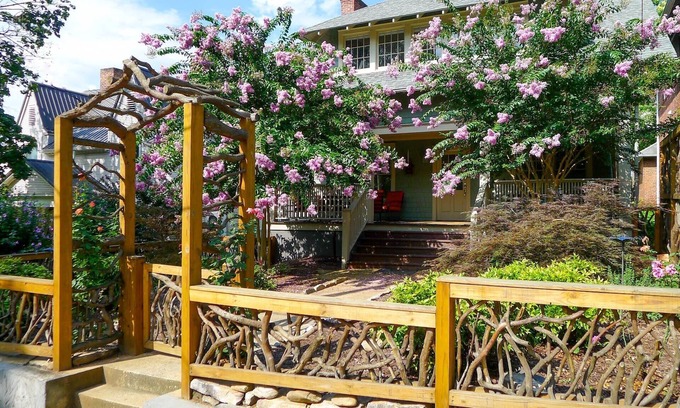 Downtown Asheville Cabaña | En el corazón del centro de la ciudad: la acogedora cabaña en la encantadora calle de la iglesia