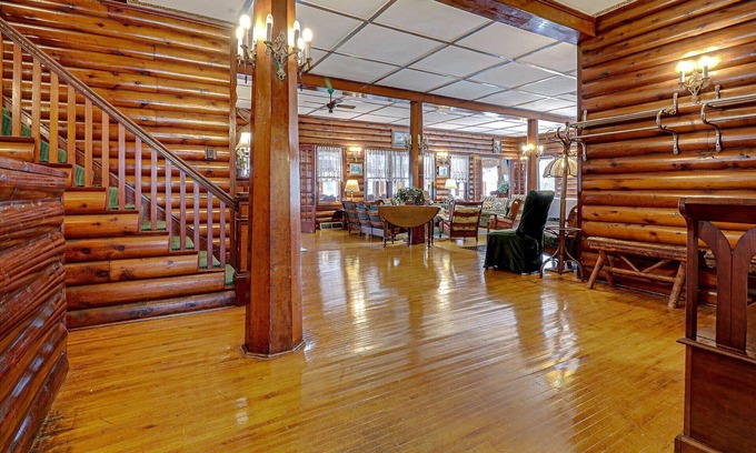 Winter Cabina | Historic prohibition Lodge next to golf course with private beach
