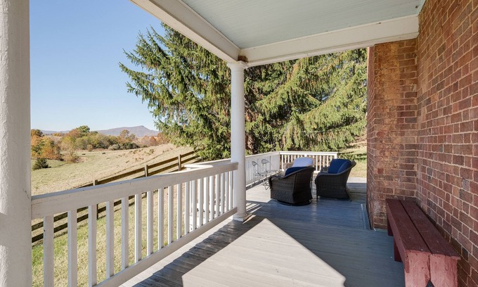 Raphine Casa | Historic Raphine Retreat Near Brownsburg Village!