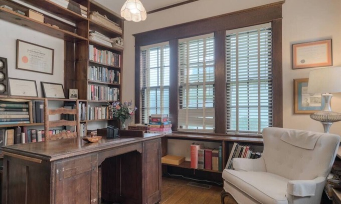 Downtown Casa | Historic Robeson House, Downtown & Next to Campus