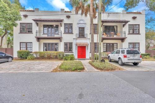 Riverside Apartamento | Historic SidexSide Apt-Blocks from Shoppes of Avon