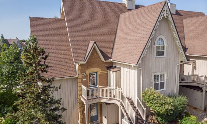 The Blue Mountains Cabina | Historic Snowbridge Townhomes