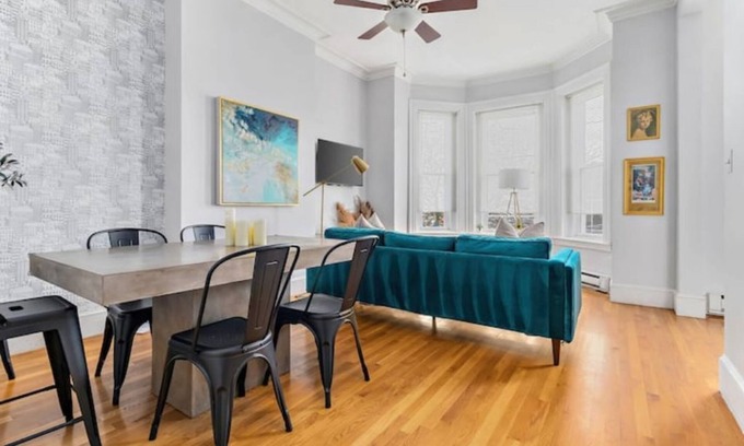 Ward Two Condominio | Historic Somerville Cambridge 1 Bed, Inman Square