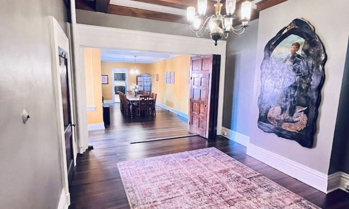 South Side Flats Apartamento | Historic South Side Sanctuary