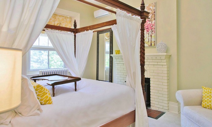 Kingston Apartamento | Historic & Spacious Two-Bedroom Luxury Suite