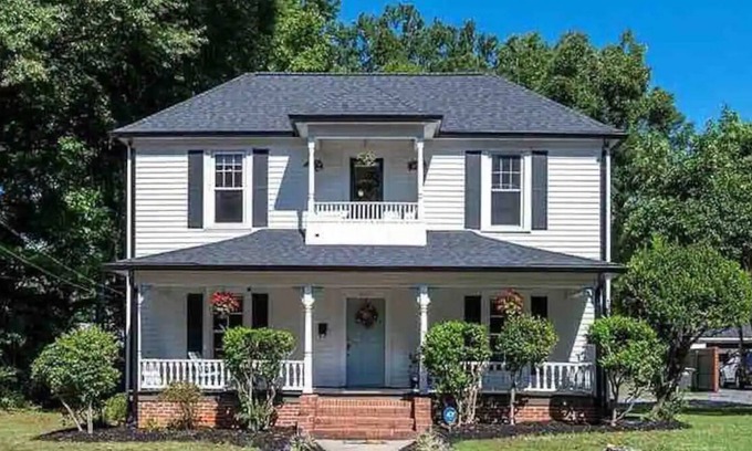 Statesville Casa | Historic Statesville:Walk to downtown. September discount! Pet-Friendly.