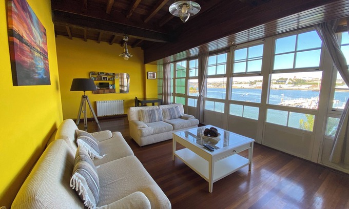 Ferrol Casa | Casa histórica de piedra y madera s. XVIII frente al mar, primera línea de playa