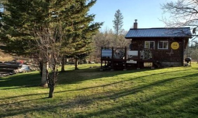 Rapid City Cabina | Historic studio cabin in the Hills