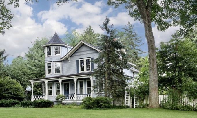 Ridgewood Casa | Historic Suburban Living, Convenient to Town and NYC