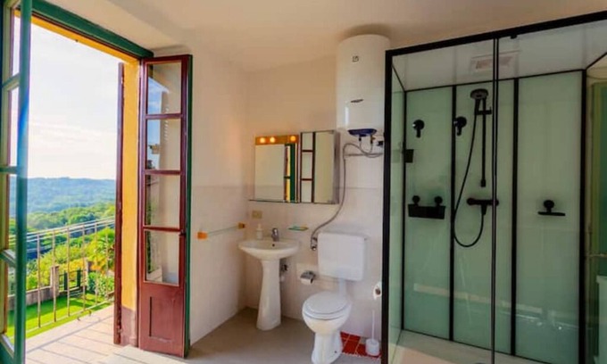 Netro Otro | Historic Town House in Vineyard