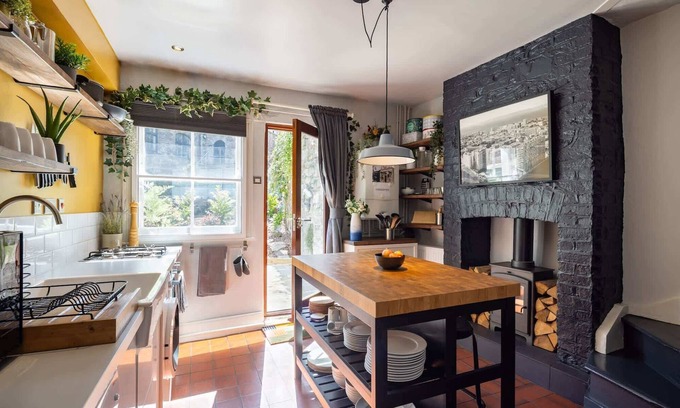 Bristol Floating Harbour Casa | Historic Townhouse & Garden on Christmas Steps