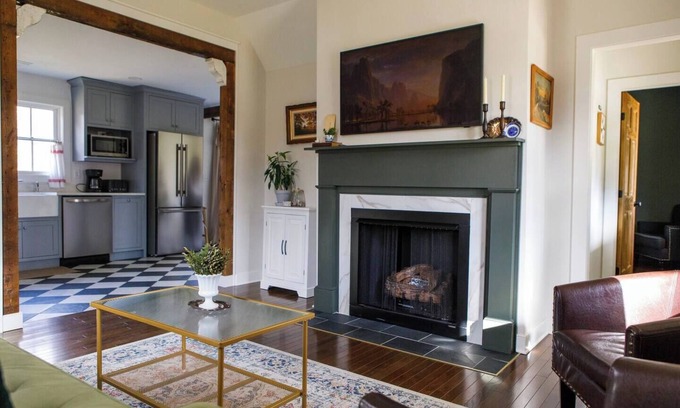 Goode Casa | Historic Train House: Sauna, Spa shower, gas fireplace, disc golf