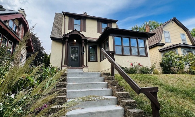 Midway Casa | Historic Twin City Home