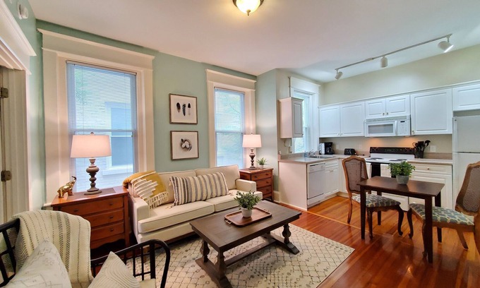 Old Southwest Condominio | Historic Urban Downtown 1 Bedroom with Parking