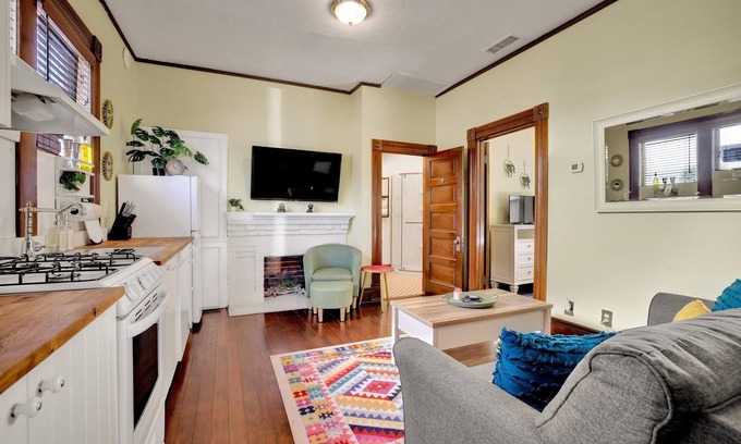 Cortez Hill Casa | Historic Victorian 2 BD in the Heart of Downtown