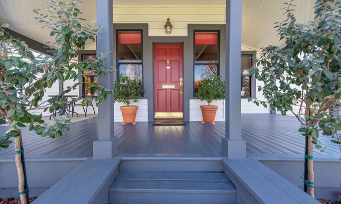 Visalia Casa | Historic Visalia 3br/2ba - Walk to Downtown