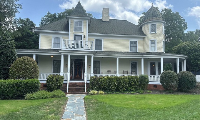 Troy Casa | Historic Wade-Arscott home, Upper Level 2BR/2BA in Downtown Troy