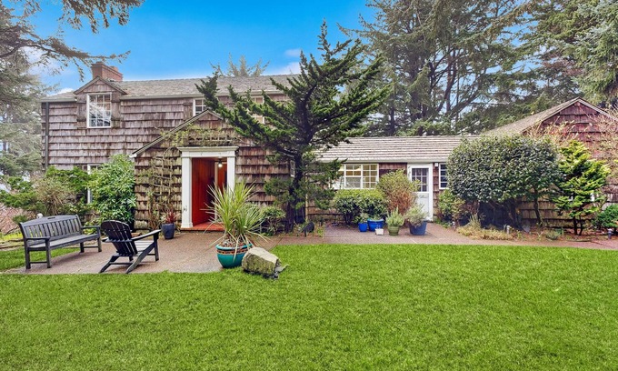 Newport Casa | Histórico, frente al mar, con el perro en casa w / cierre de acceso a la playa y jacuzzi privado
