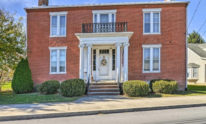 Moorefield Casa | Historic West Virginia Home Built in 1854!