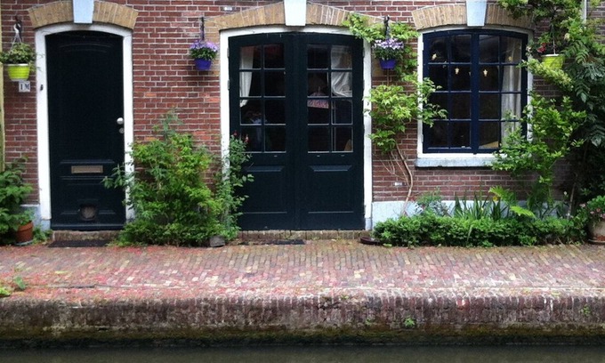 Utrecht City Center Cama Y Desayuno | Historic Wharf apartment on the canal in the city center