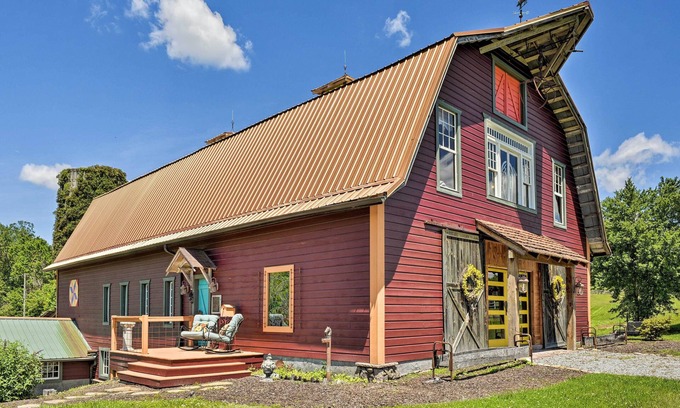 Wallburg Casa | ¡NUEVO! Histórico Winston-Salem Guest Barn en la granja!