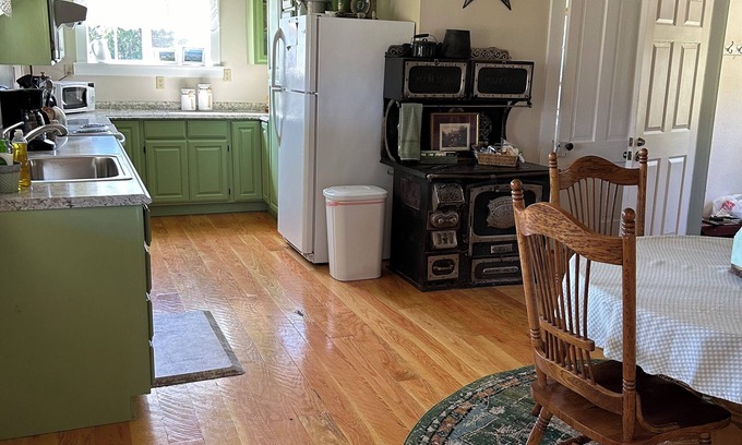 Plains Otro | Historical 1904 5-bedroom farmhouse in Plains with stunning view