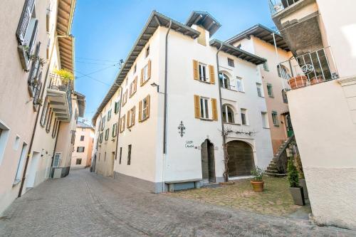Caslano Apartamento | Historical Caslano Apartments - Happy Rentals