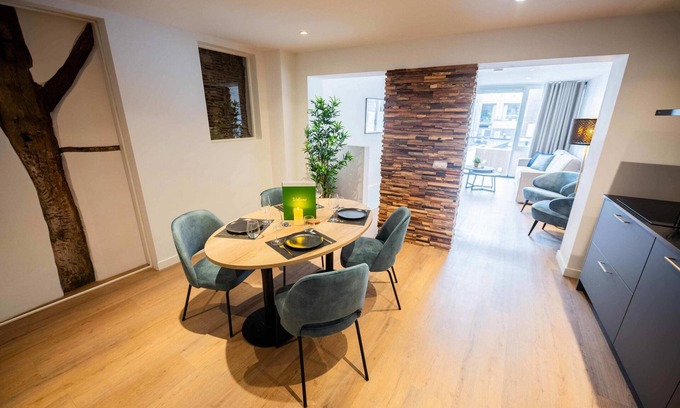 Eindhoven City Center Apartamento | Historical City Retreat with Sauna option (R-51-B)