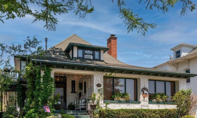Lake Geneva Apartamento | Historical Downtown Geneva Bungalow |Upper Unit |Parking for 3 |Walkable |Near Shops & Restaurants