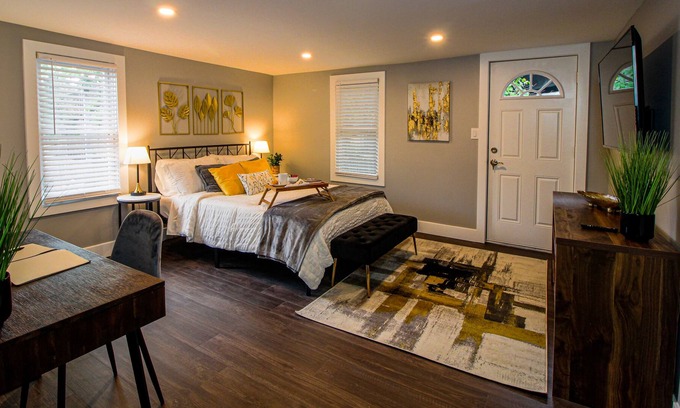 Wildwood Apartamento | Historical Riverfront Marina 3 Bedroom 2.5 Bath Charmer!