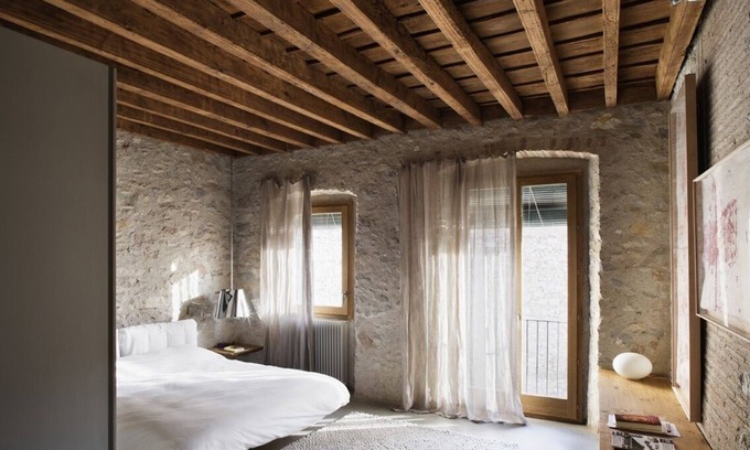 Barri Vell Casa | Historical stone house renovated with modern style