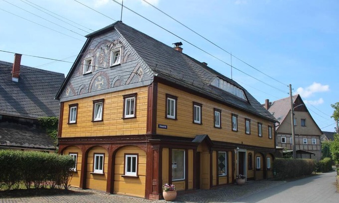 Grossschoenau Apartamento | Historische Blockstube anno 1763 - Romantisches Studio-Apartment mit Infrarot-Sauna