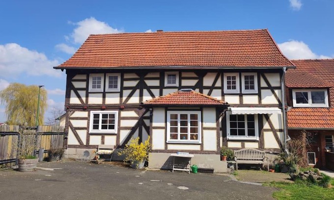 Schenklengsfeld Casa | Historischer Hof, einladend für Mensch und Tier.