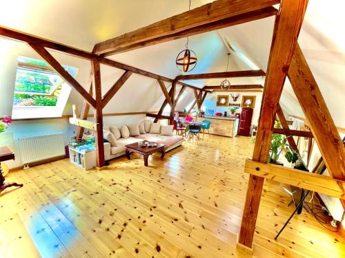 Caputh Apartamento | Historisches Retro Loft 70m2 mit Garten & Seenähe