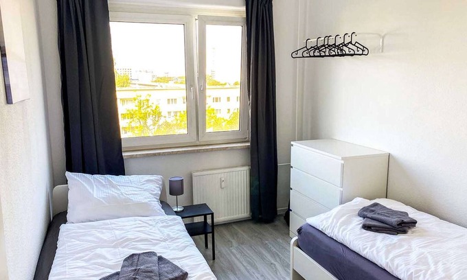 Stadtbezirk West Apartamento | HÖ01 large apartment with dryer and washing machine