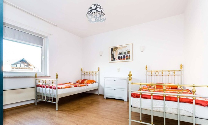 Sieglar Apartamento | HÖ01 large apartment with dryer and washing machine
