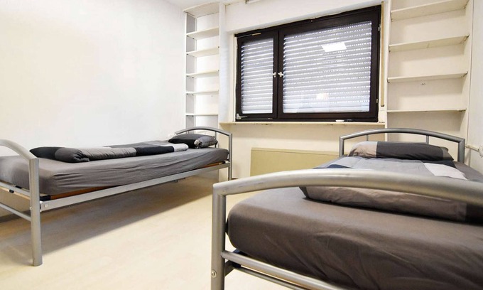 Troisdorf Apartamento | HÖ01 large apartment with dryer and washing machine