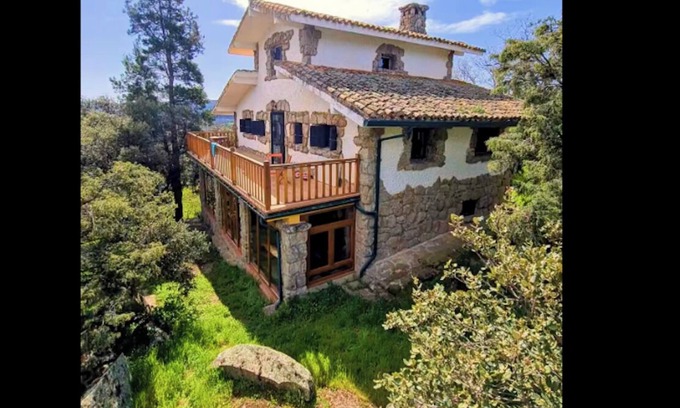 El Boalo Cabaña | Casa fantasía Hobbit para alquilar en agosto