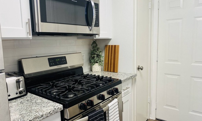 Pasadena Casa | Hobby Airport and very affordable your Home Away from Home