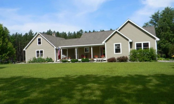 Lake Ann Casa | Hobby Farm close to Sleeping Bear Dunes, horse and ATV trails! Horses Welcome!
