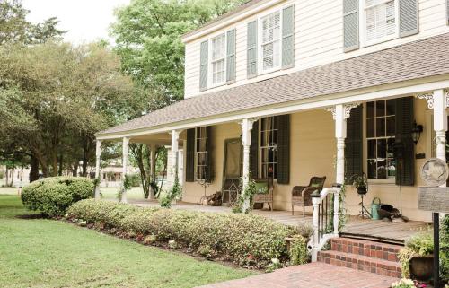 Montgomery Cama Y Desayuno | Hodge Podge Lodge