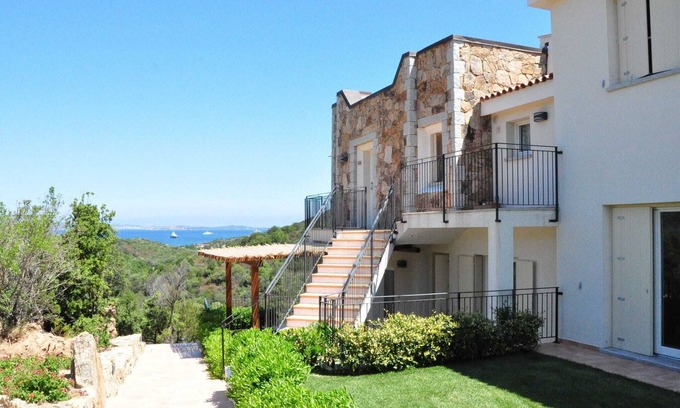 Baja Sardinia Casa | Elegante Casa en Baja Sardinia con Piscina