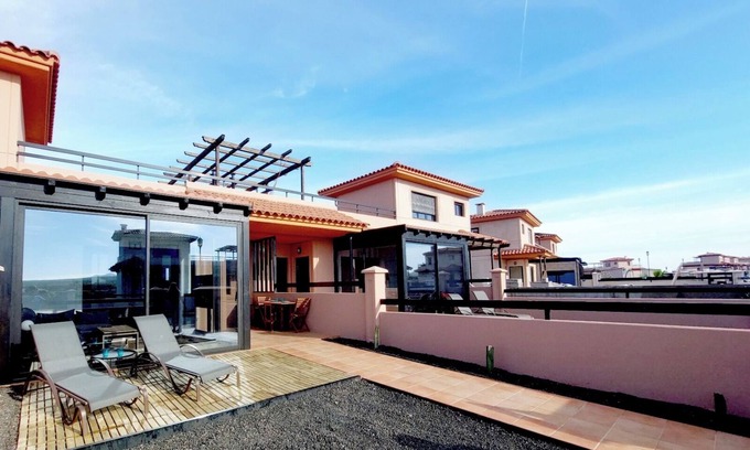 La Oliva Casa | Hola~Ola House