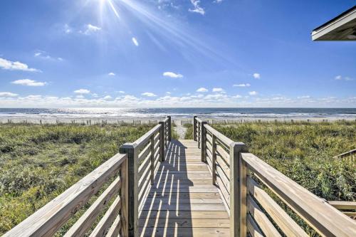 Holden Beach Casa | Holden Beach Family Abode - Steps to Ocean!
