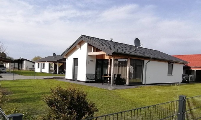 Butjadingen Casa | Casa de vacaciones 'Ferienhaus Nordwind G3 Premium' con terraza privada, jardín privado y Wi-Fi