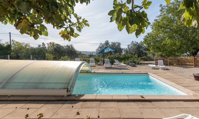 Saint-Sauveur-de-Cruzieres Casa | Holiday Home 'Gîte 1 - La Tour' with Lake View and Wi-Fi