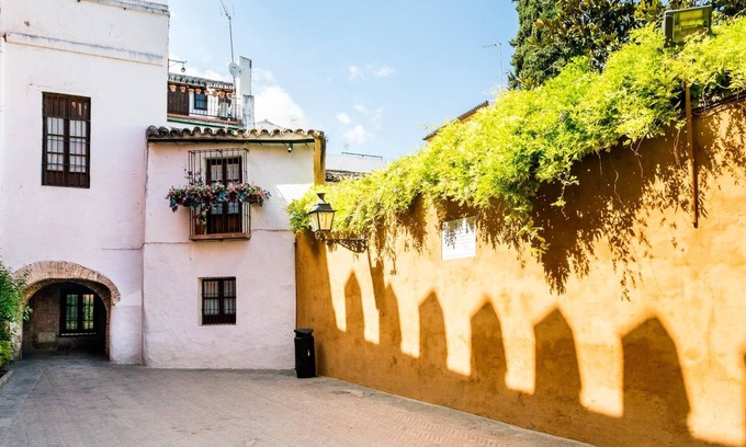 Santa Cruz Villa | Holi-Rent Puerta Judería Singular casa de 4 dormitorios y 4 baños