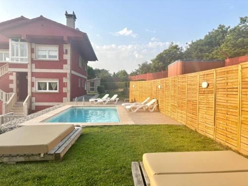 Baiona Villa | Holibai, Vila San Martiño, Desconecta en esta Vila gallega con vistas a las Islas Cies