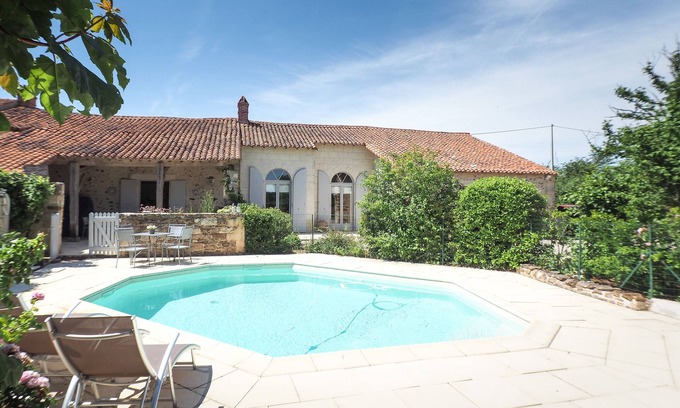 Saint-Laurent-de-la-Salle Casa | Casa de vacaciones 'Logis La Tour - Gîte Orangerie' con piscina privada, terraza privada y Wi-Fi